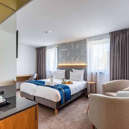 Brit Hotel Privilege Paris Роні-су-Буа Екстер'єр фото