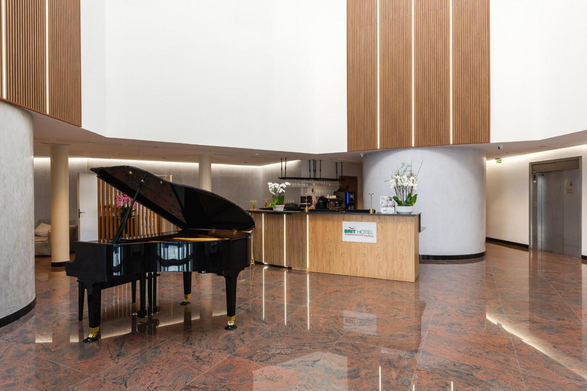 Brit Hotel Privilege Paris Роні-су-Буа Екстер'єр фото
