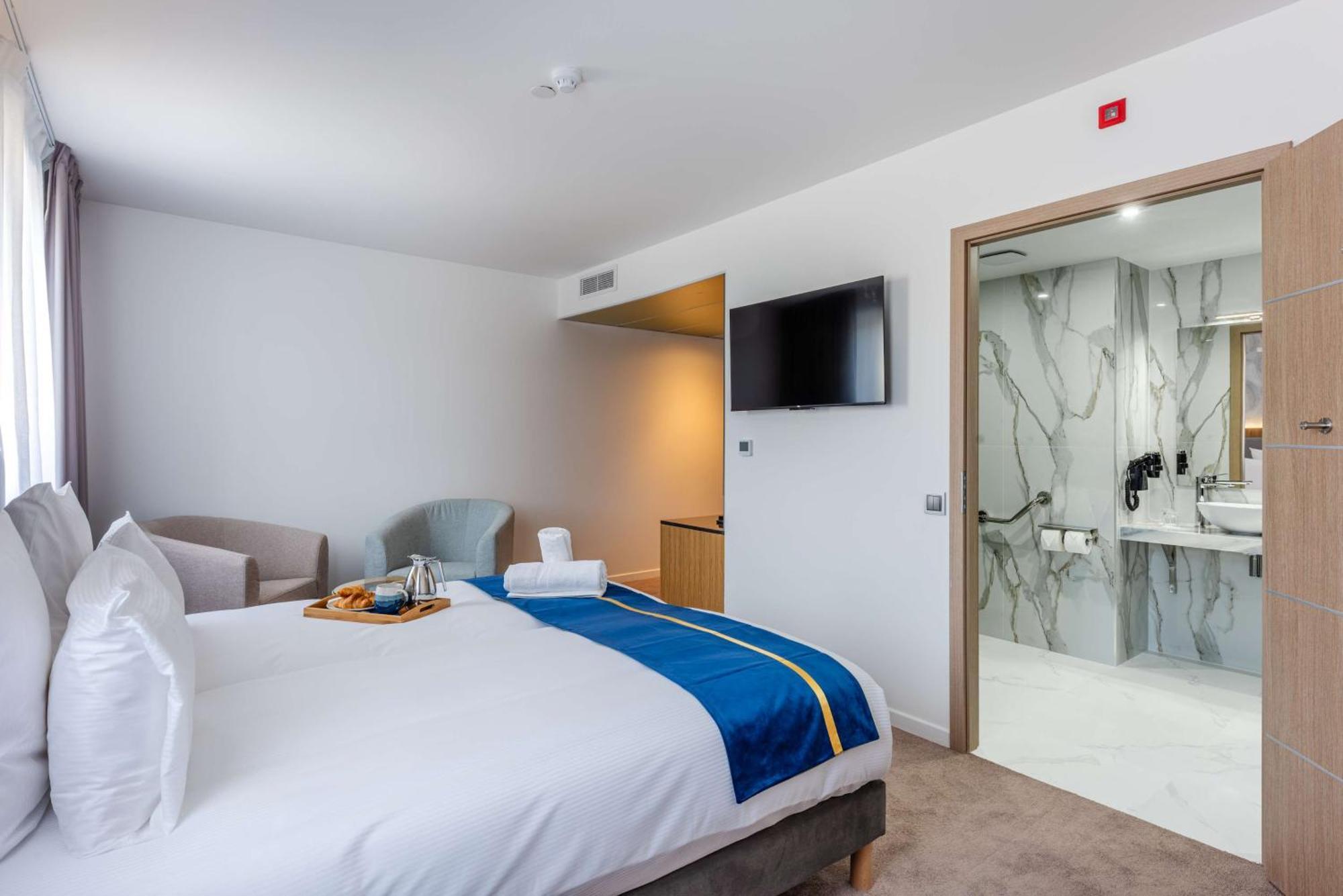 Brit Hotel Privilege Paris Роні-су-Буа Екстер'єр фото
