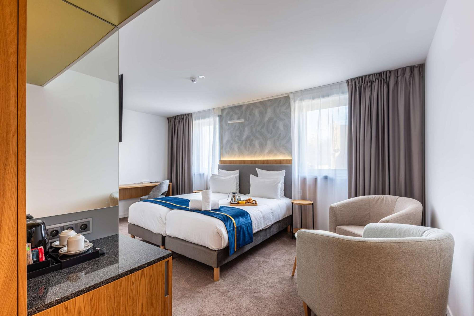 Brit Hotel Privilege Paris Роні-су-Буа Екстер'єр фото
